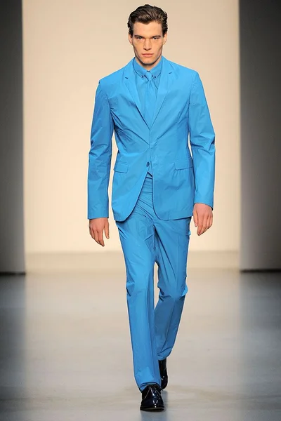 Look 30